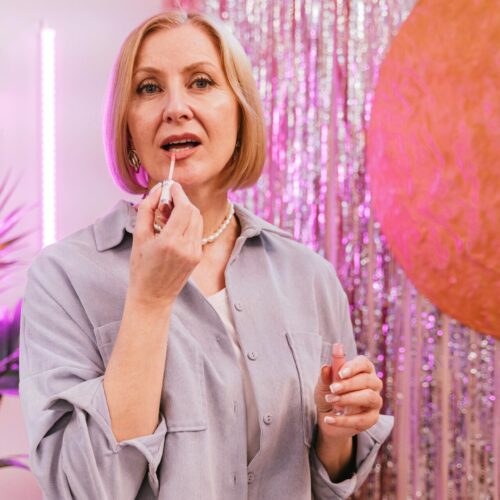 Maquiagem para Pele Madura: Dicas para Realçar Sua Beleza com Confiança